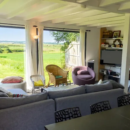 Spacieuse Maison Avec Jardin Pres De *