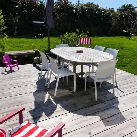 Spacieuse Maison Avec Jardin Pres De * Saint-Molf